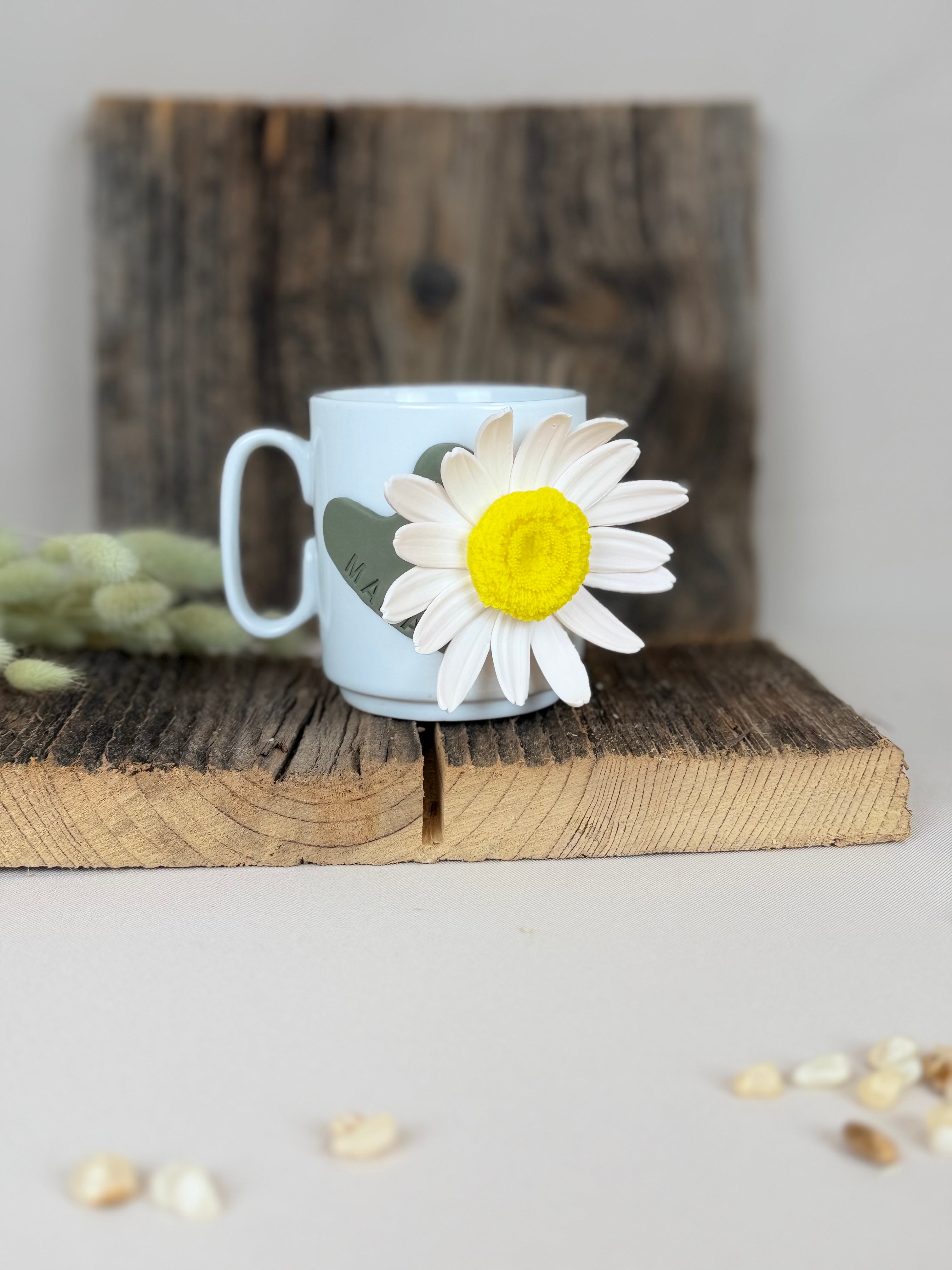 Handgemachte Tasse mit Gänseblümchen | Unikat Geschenk