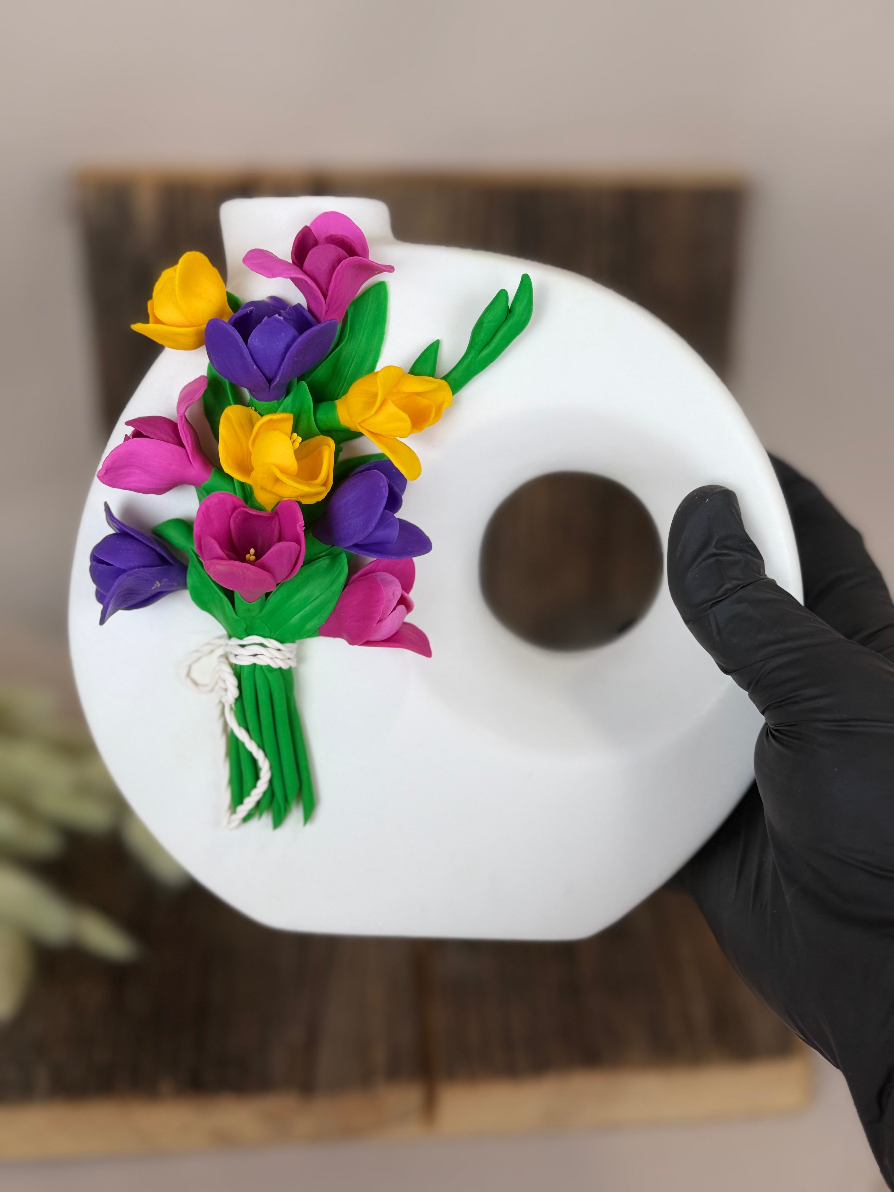 Handgemachte Porzellan Vase mit Blumenstrauß aus Polymerton – Unikat Dekoration