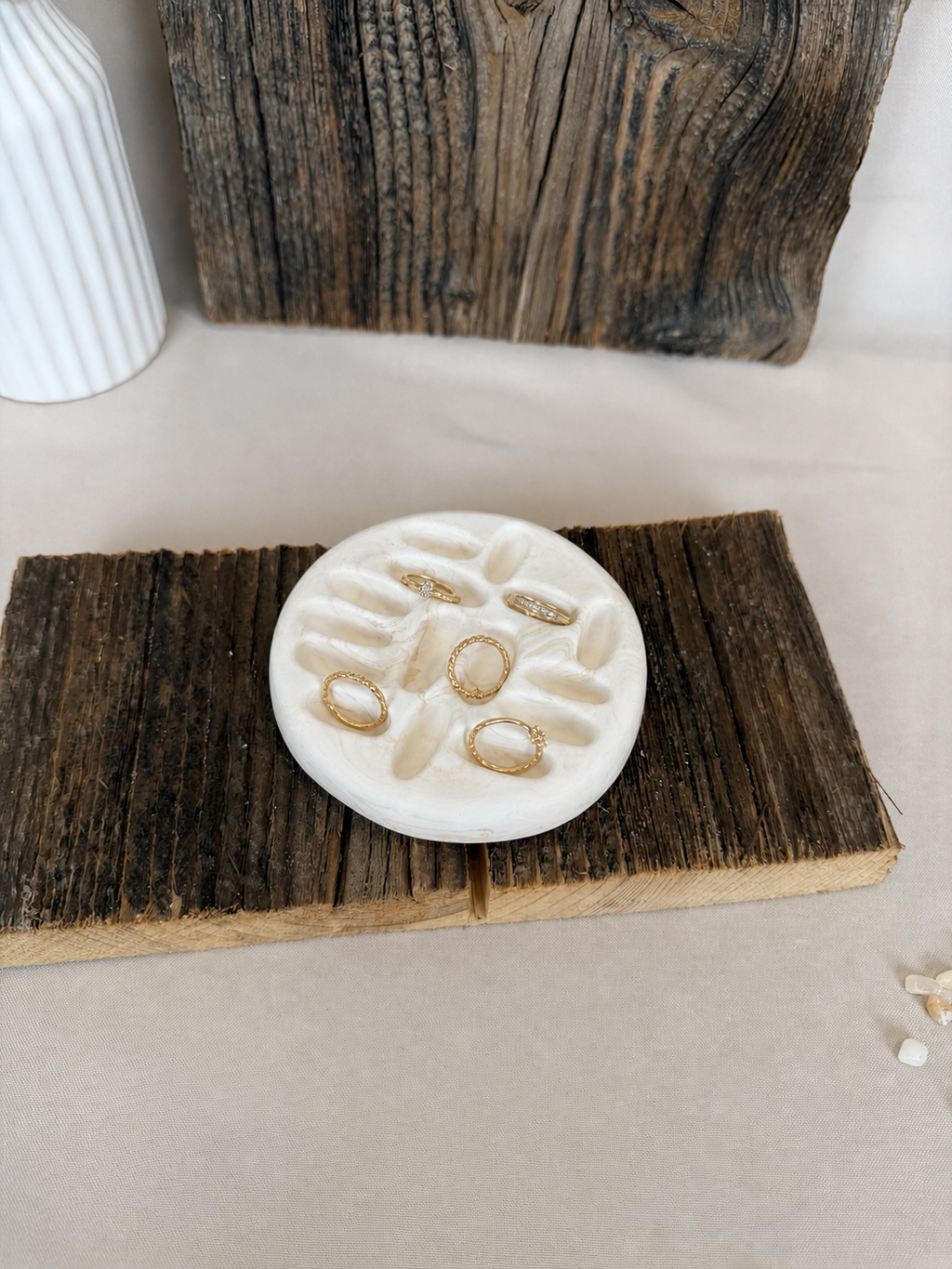 FILO – Organische Jesmonite Ringschale