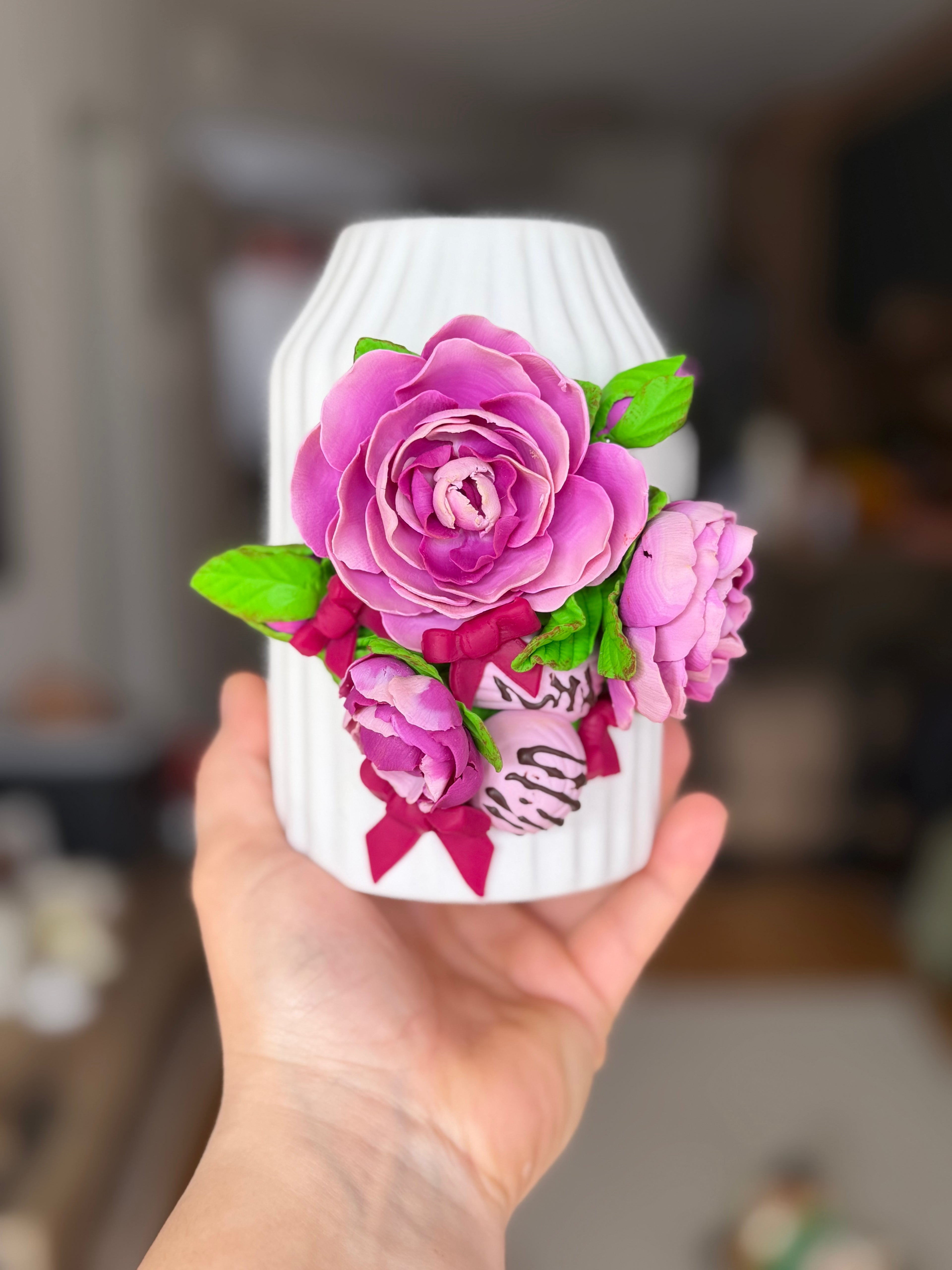 Handgemachte Keramik Vase mit Rosen aus Polymerton – Unikat Dekoration