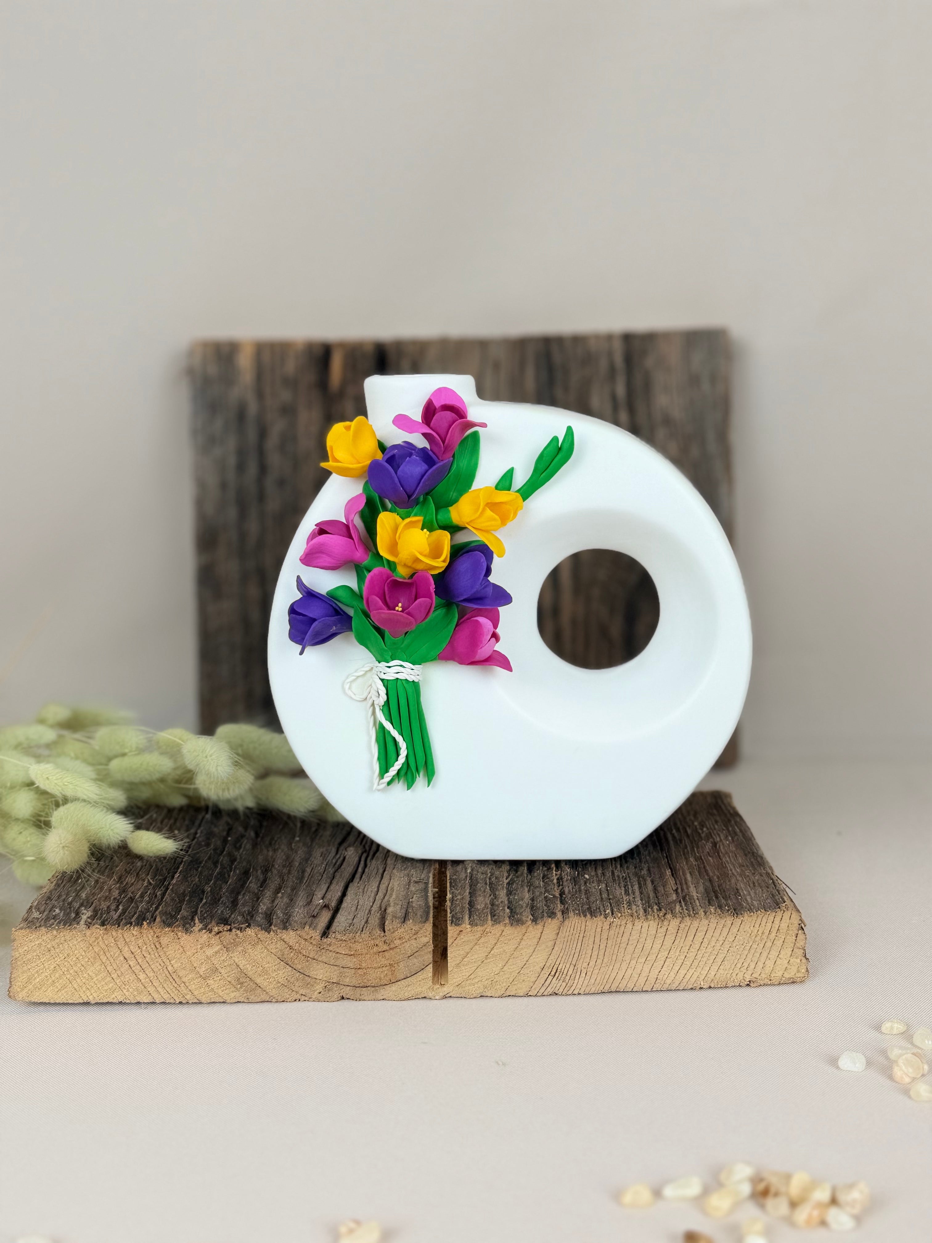 Handgemachte Porzellan Vase mit Blumenstrauß aus Polymerton – Unikat Dekoration