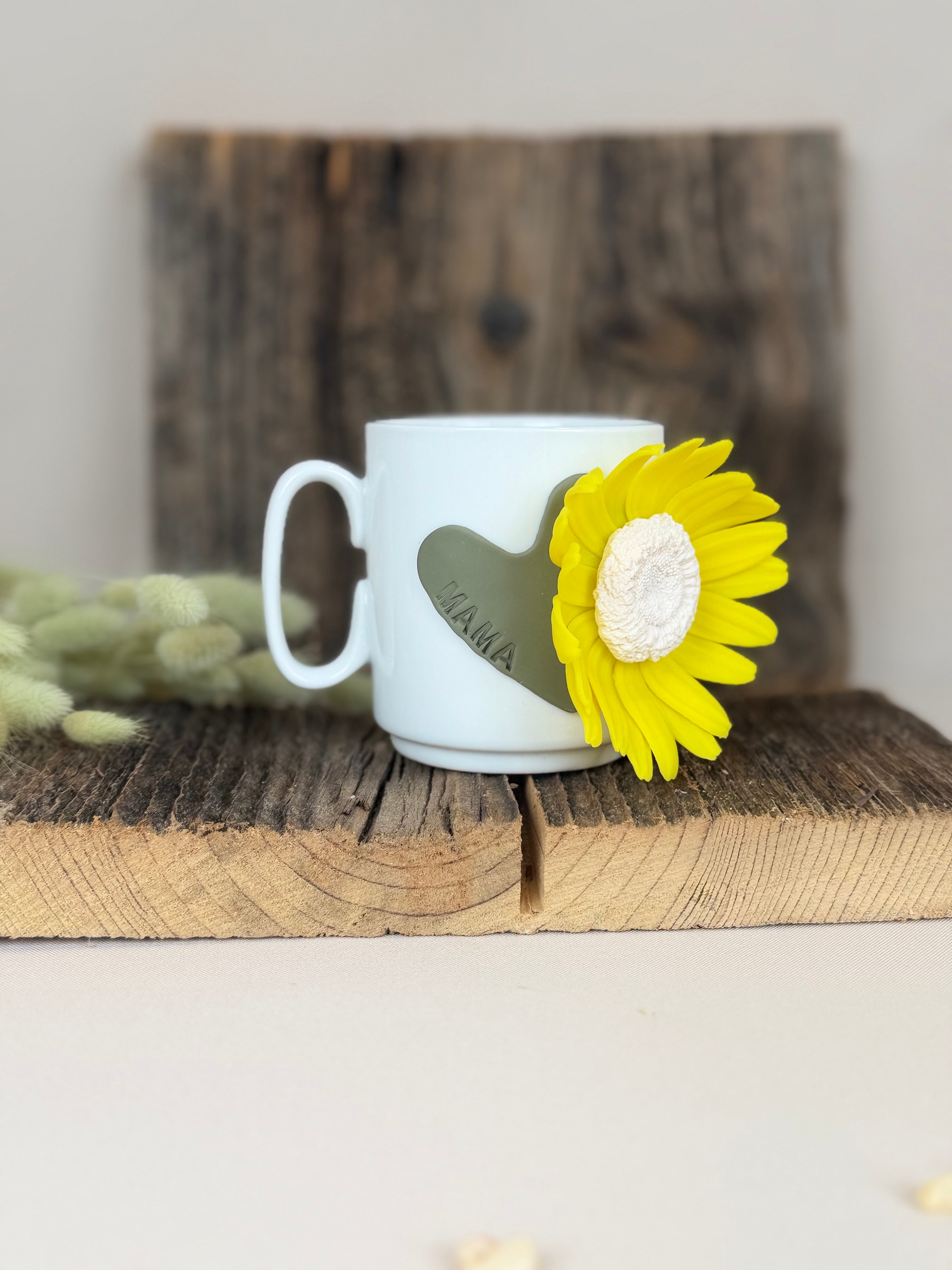 Handgemachte Tasse mit Gänseblümchen | Unikat Geschenk