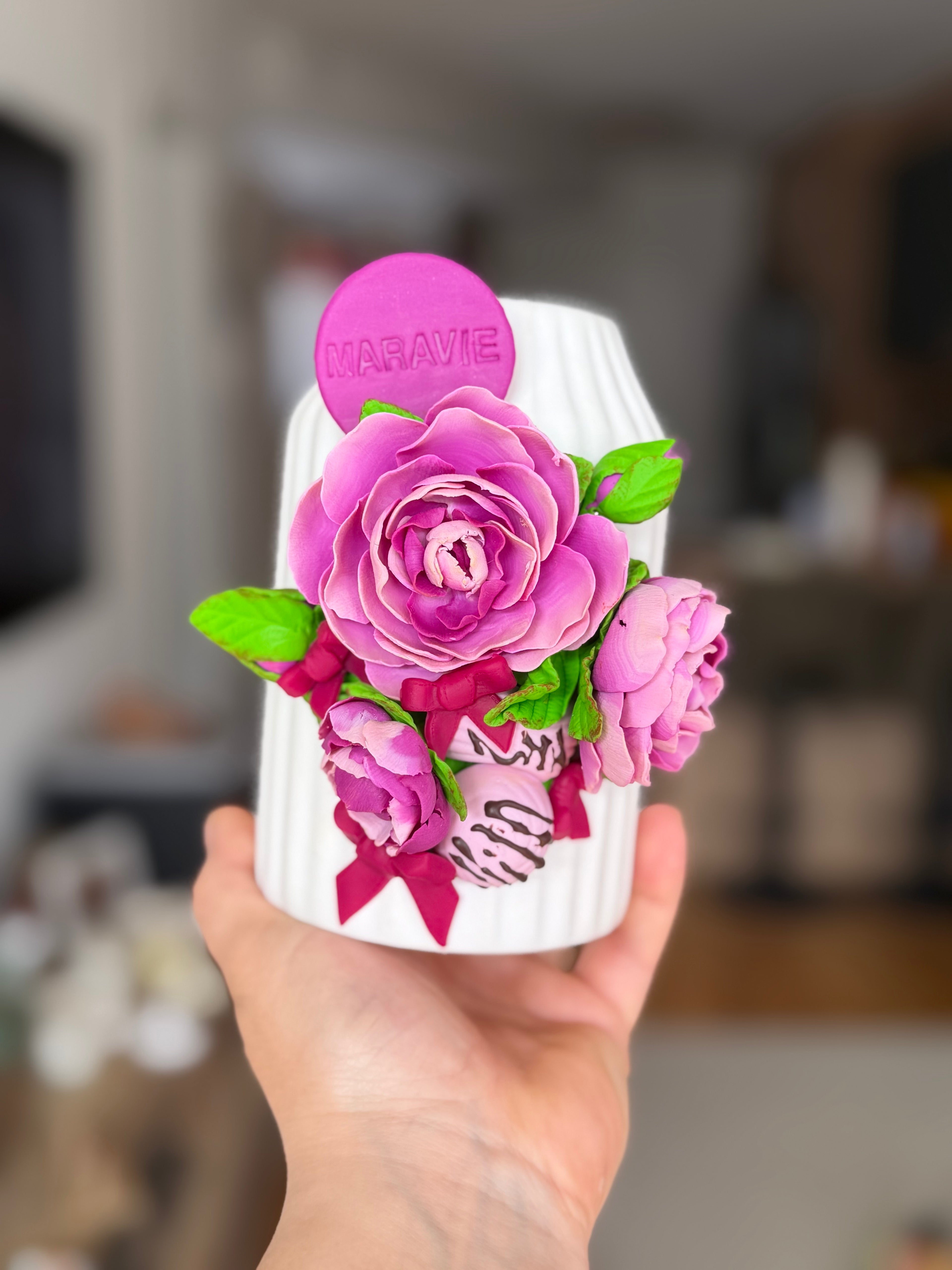 Handgemachte Keramik Vase mit Rosen aus Polymerton – Unikat Dekoration