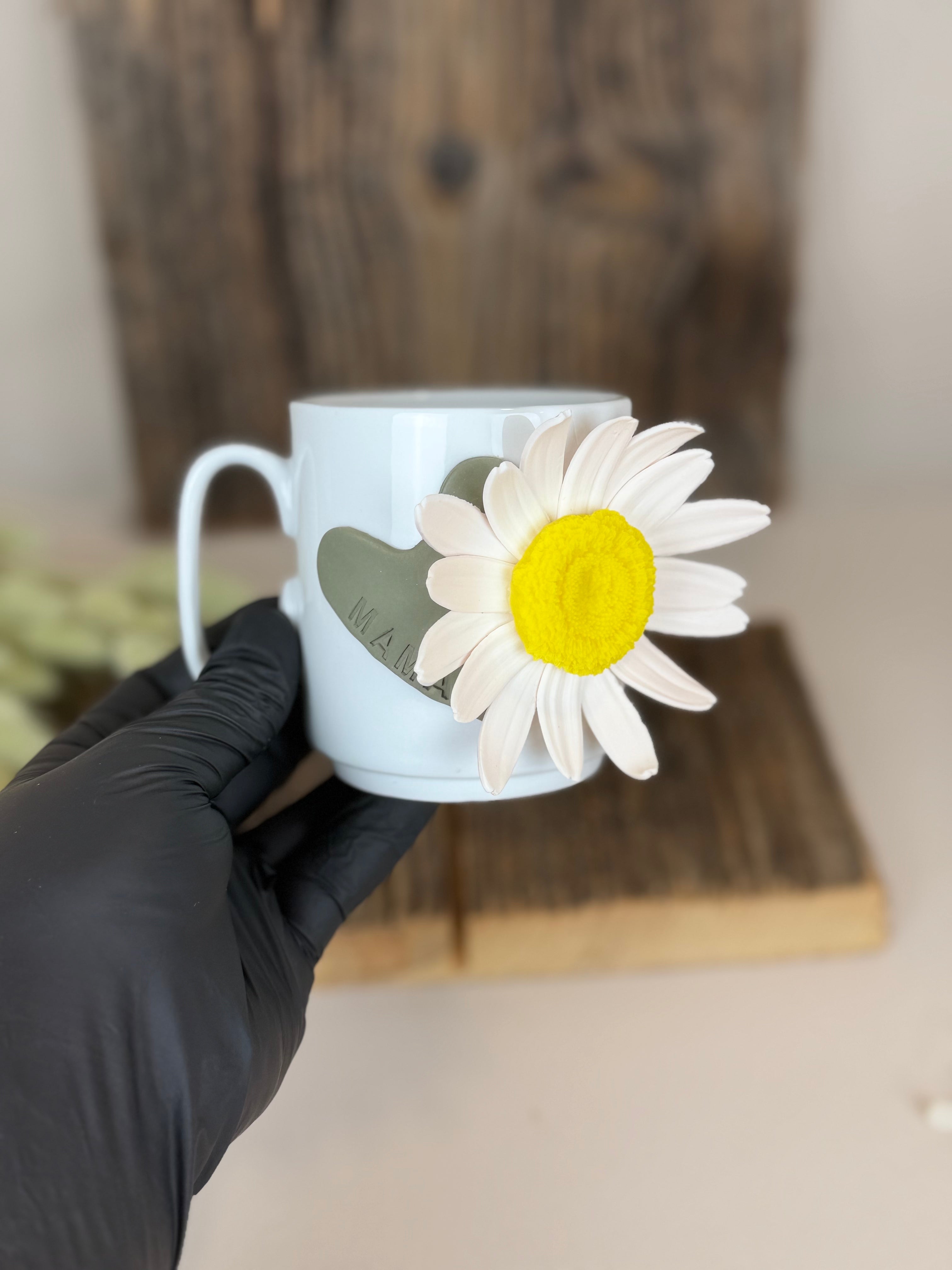 Handgemachte Tasse mit Gänseblümchen | Unikat Geschenk