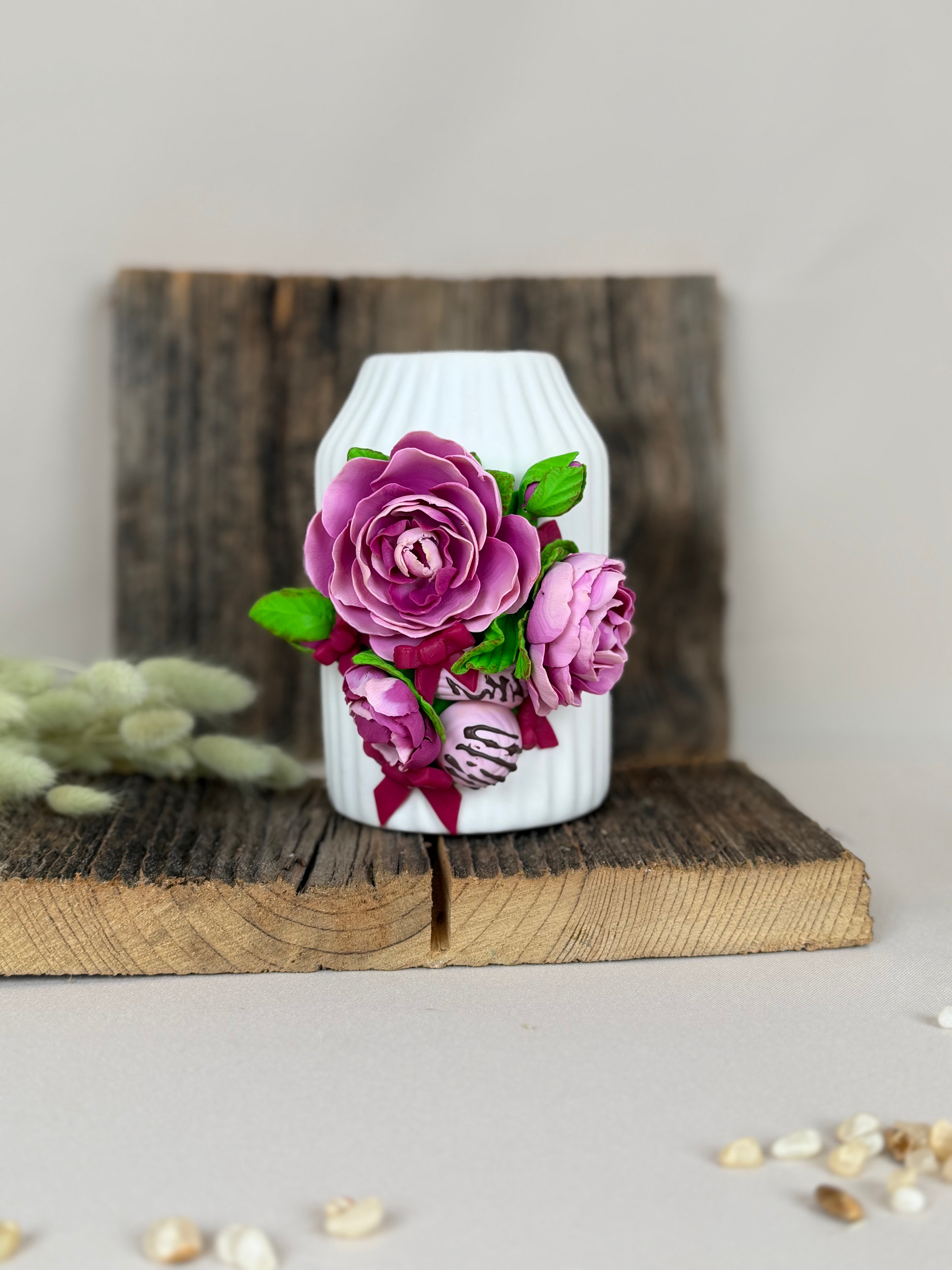 Handgemachte Keramik Vase mit Rosen aus Polymerton – Unikat Dekoration