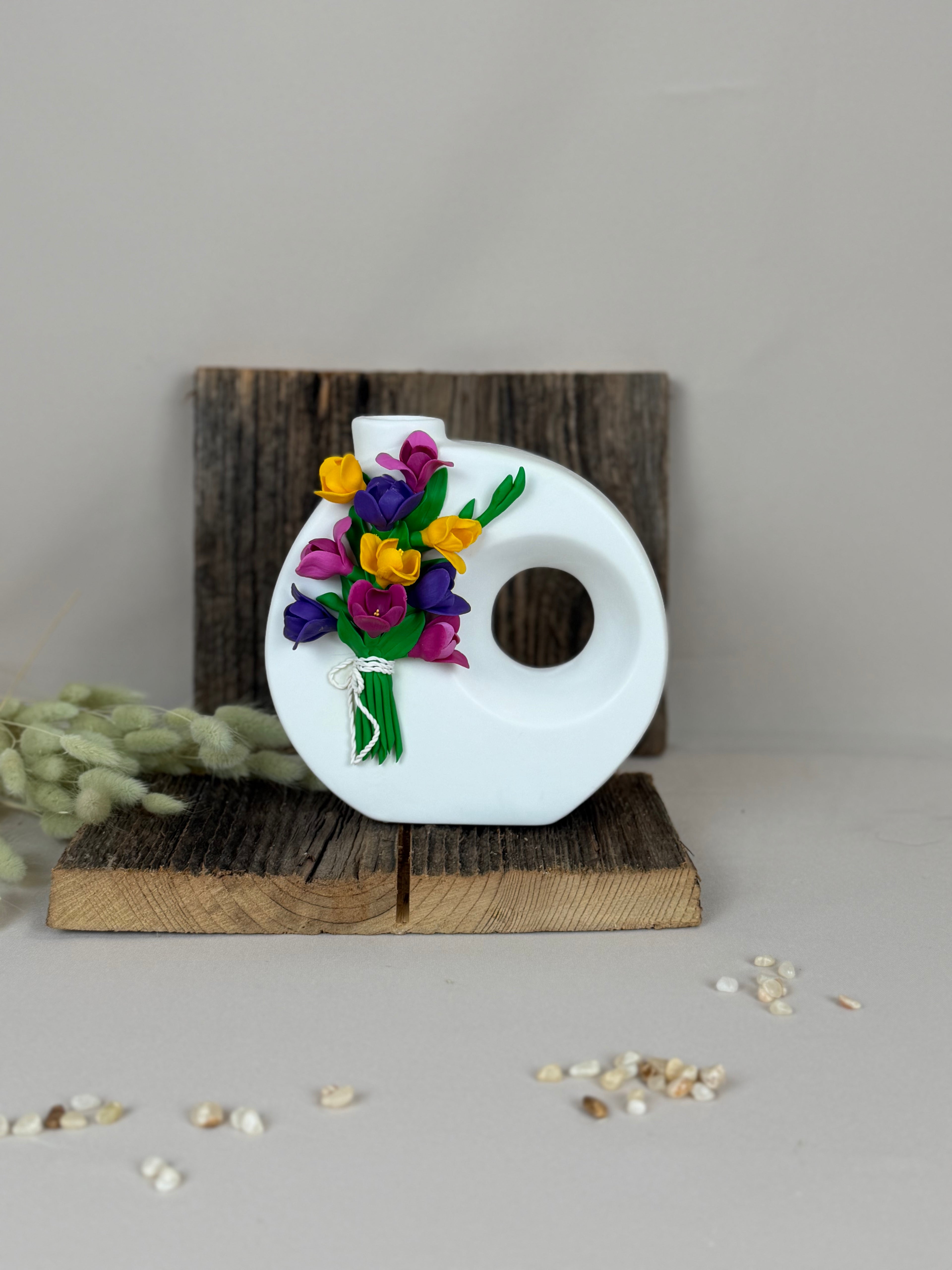 Handgemachte Porzellan Vase mit Blumenstrauß aus Polymerton – Unikat Dekoration